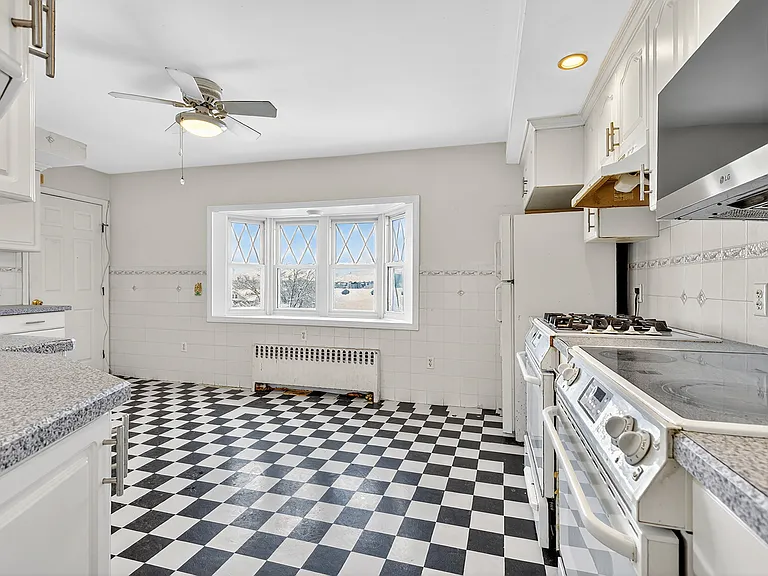 36 Mapleton St — Photo 4