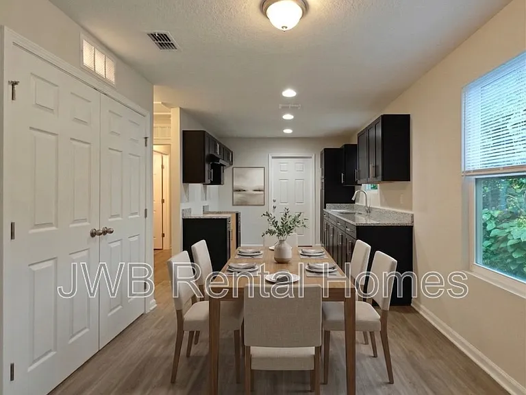 1740 W 9th St — Photo 6