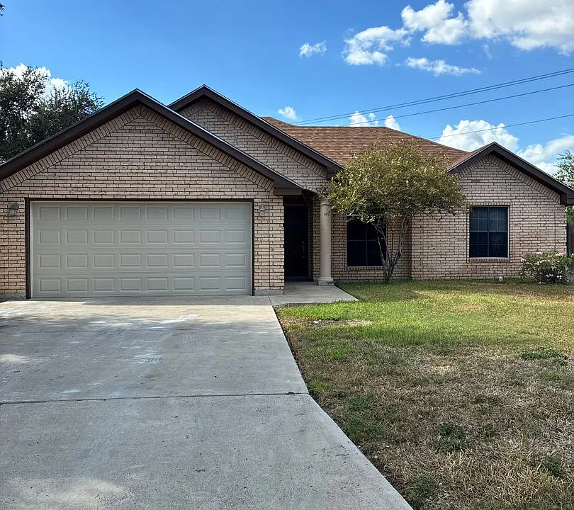 3215 Campanario Cir