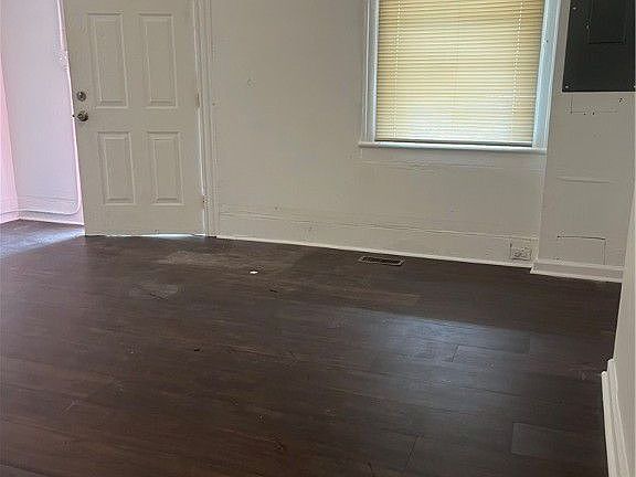 4th image of 1148 Farmer St #C
