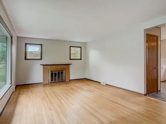 4th image of 7824 Aster Dr N