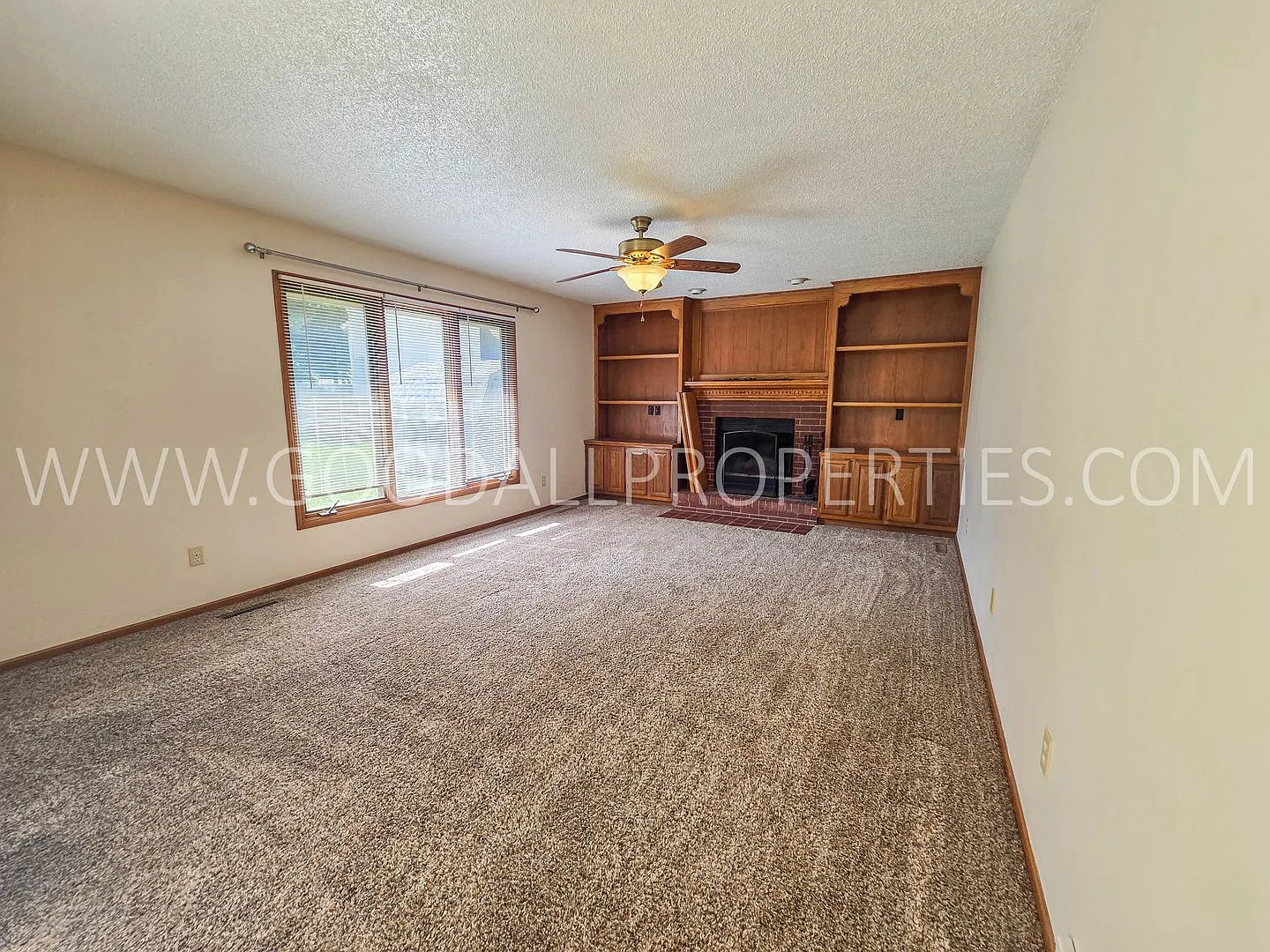 Special: Move in and pay no rent until October 1st! Charming 3 Bedroom in West Des Moines Home fo... — Photo 3
