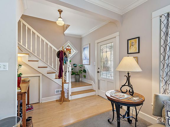 4th image of 128 Nob Hill St