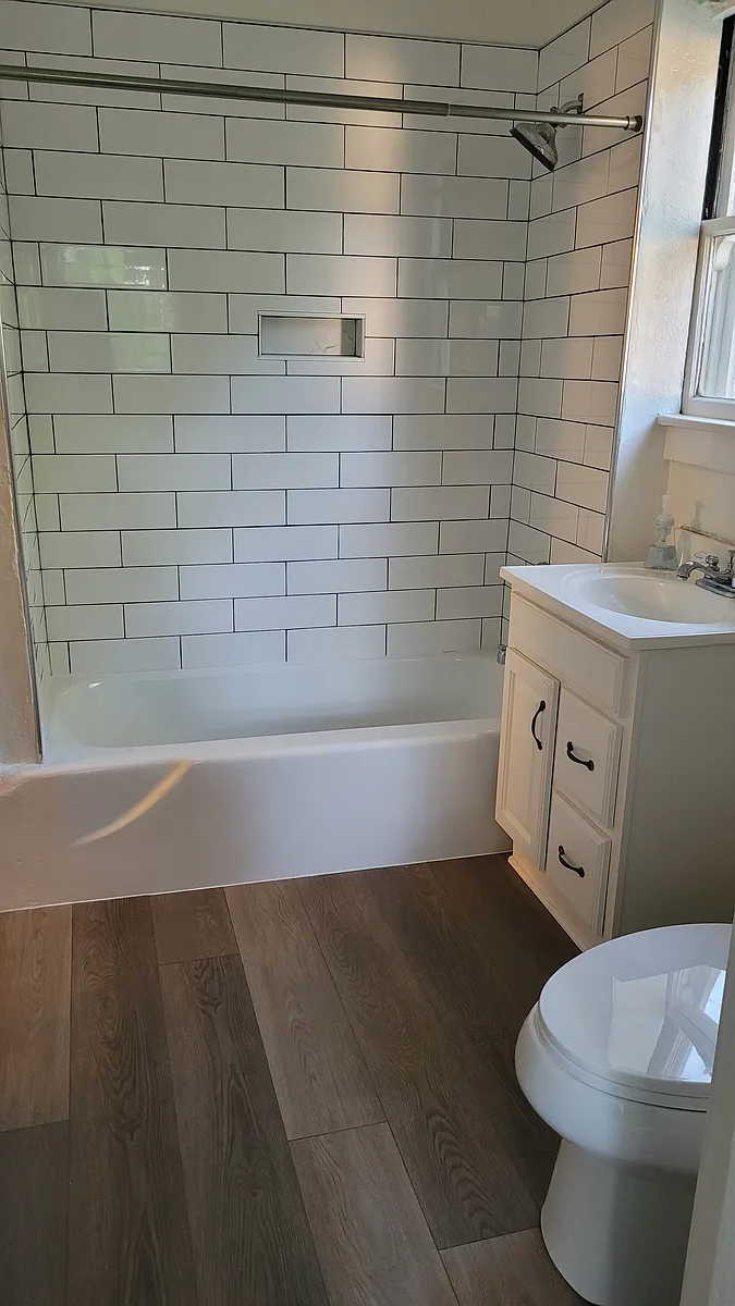 bathroom - 2818 I St #3