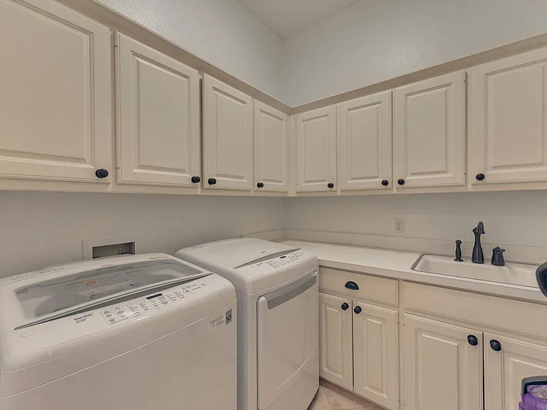 904 Tiffany Ln — Photo 46