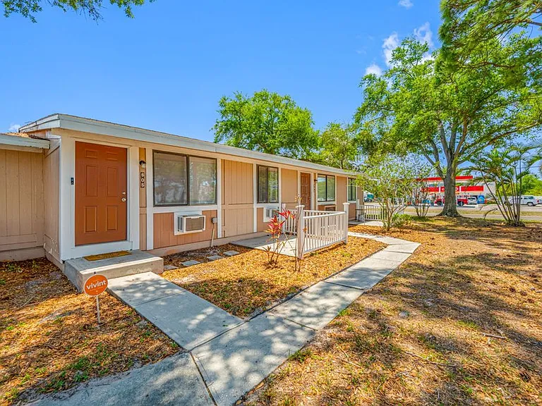Apollo Beach Villas — Photo 11