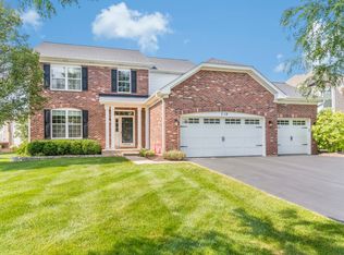 719 Eagle Brook Ln, Naperville, IL 60565