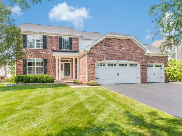 719 Eagle Brook Ln, Naperville, IL 60565