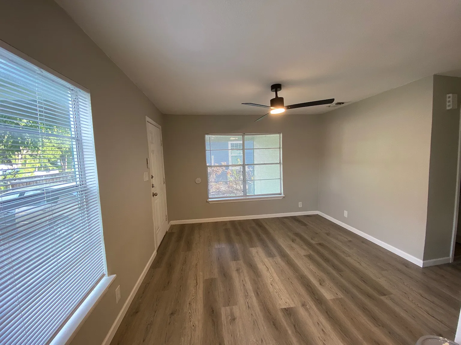 3 bed, 1.0 bath, 776 sqft, $952 — Photo 3