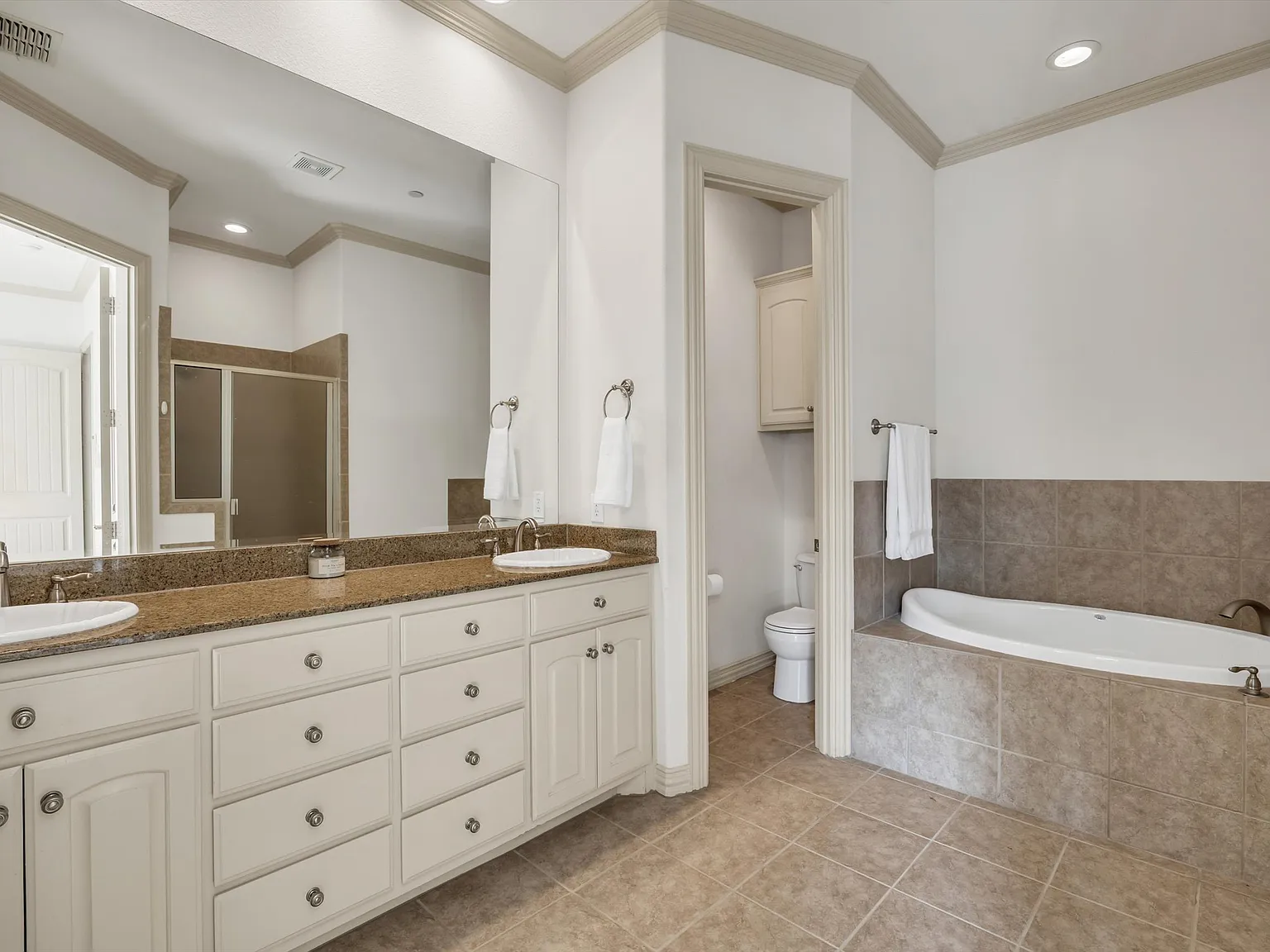 2 bed, 1991 sqft, $2,750 — Photo 3