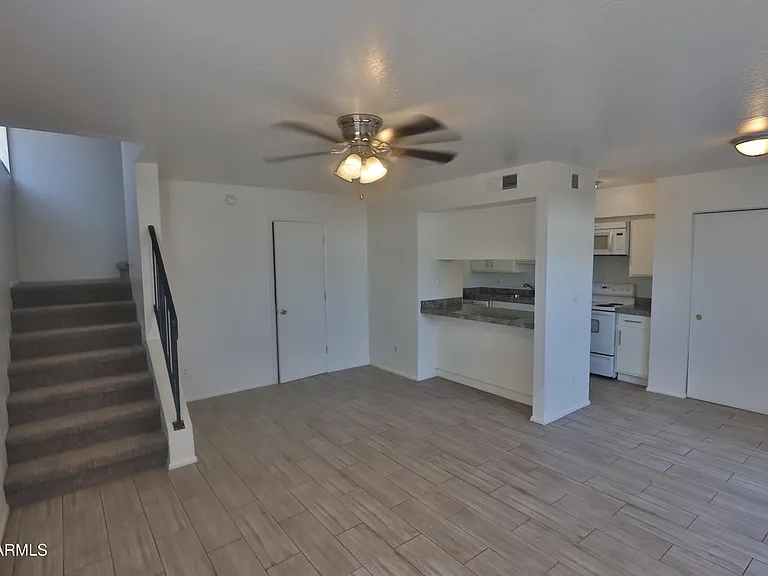 7610 N 61st Ave #7610 — Photo 2
