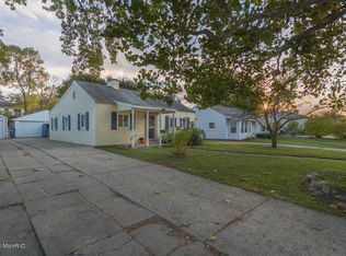 1252 Hollywood St NE, Grand Rapids, MI 49505