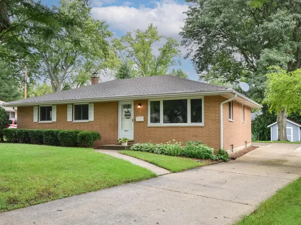 1415 Hawthorn DRIVE, Waukesha, WI 53188