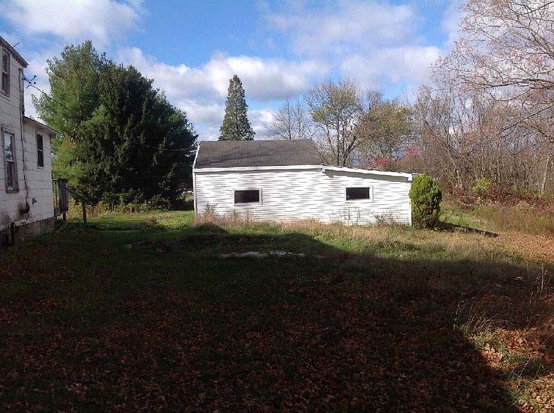 2nd image of 1139 Sacandaga Rd