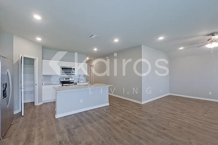 113 Yardley Ct — Photo 5