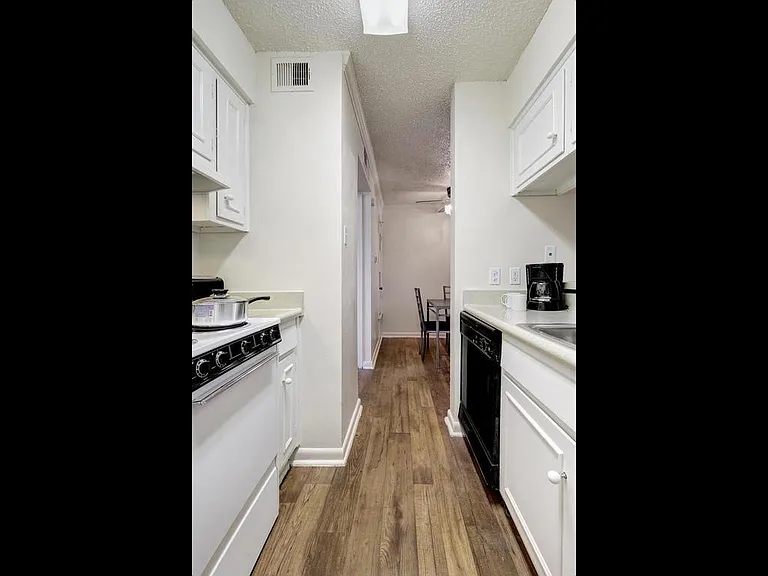 W Guadalupe St — Photo 10