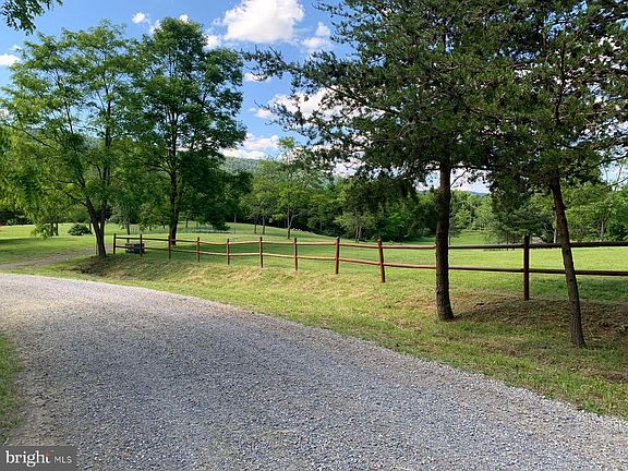 3rd image of 325 Coyote Run Rd