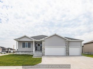 1653 Stonewood Ave, Grand Island, NE 68803