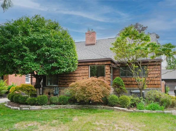 12733 Kingston Ave, Huntington Woods, MI 48070