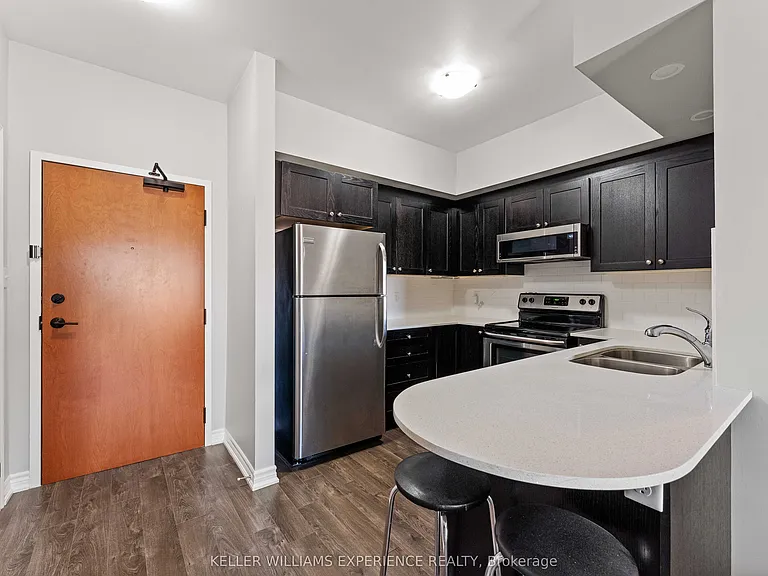 720 Yonge St #307 — Photo 9