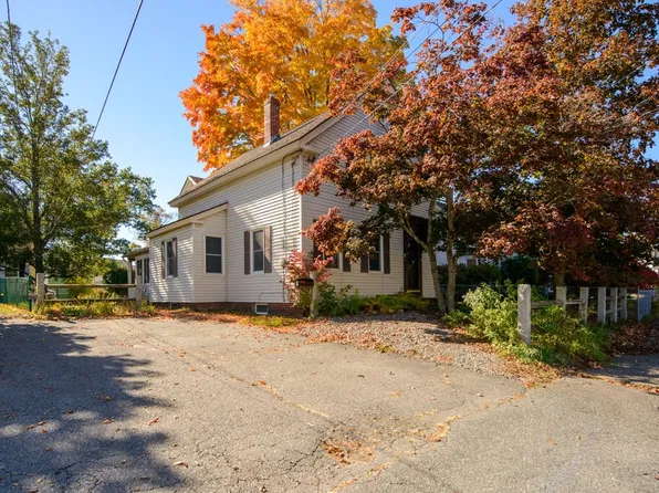 3 Fletcher St, Ayer, MA 01432