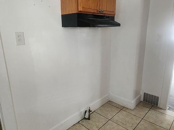 4th image of 1814 Talbot St