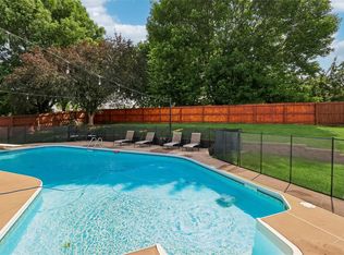 821 58th St, West Des Moines, IA 50266