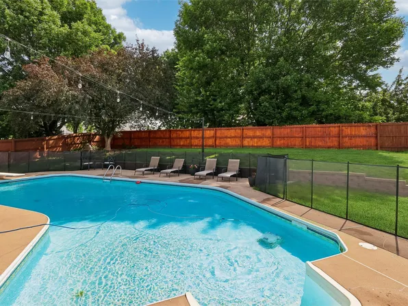 821 58th St, West Des Moines, IA 50266