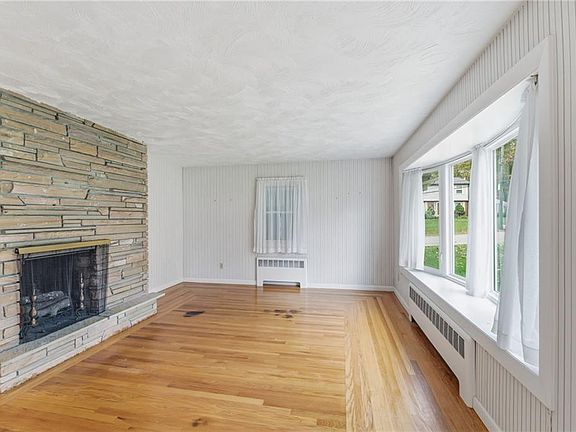 2nd image of 160 Shirley Dr