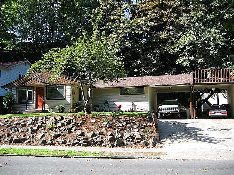 2nd image of 9341 Carkeek Dr S