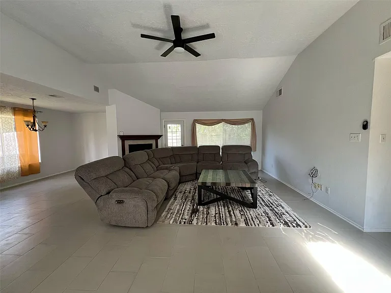 2134 Collingsfield Dr — Photo 3