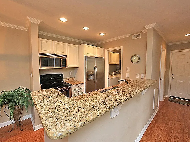 1010 Kingswood Dr #J — Photo 4