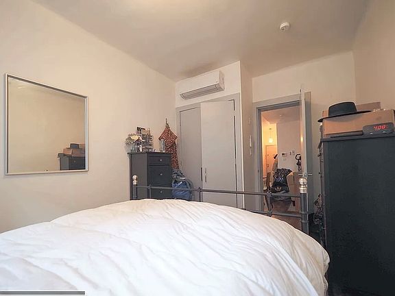 4th image of 162 Underhill Ave #2L