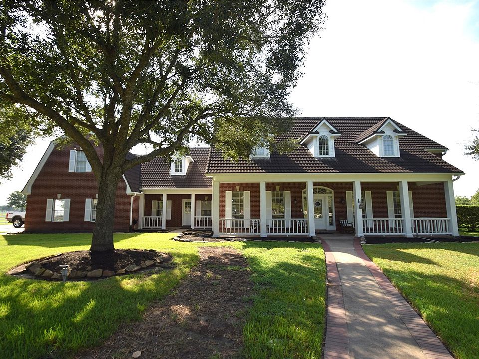 1st image of 10 Lakefield Trl