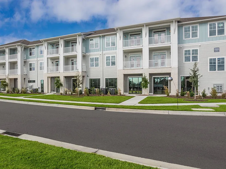 Middle Sound West Apartments — Photo 44