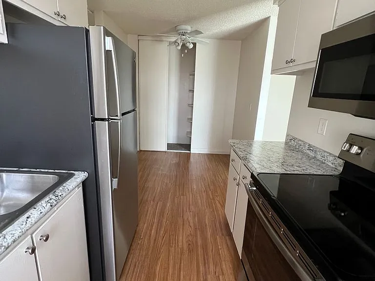 Canyon Club Apartments — Photo 29