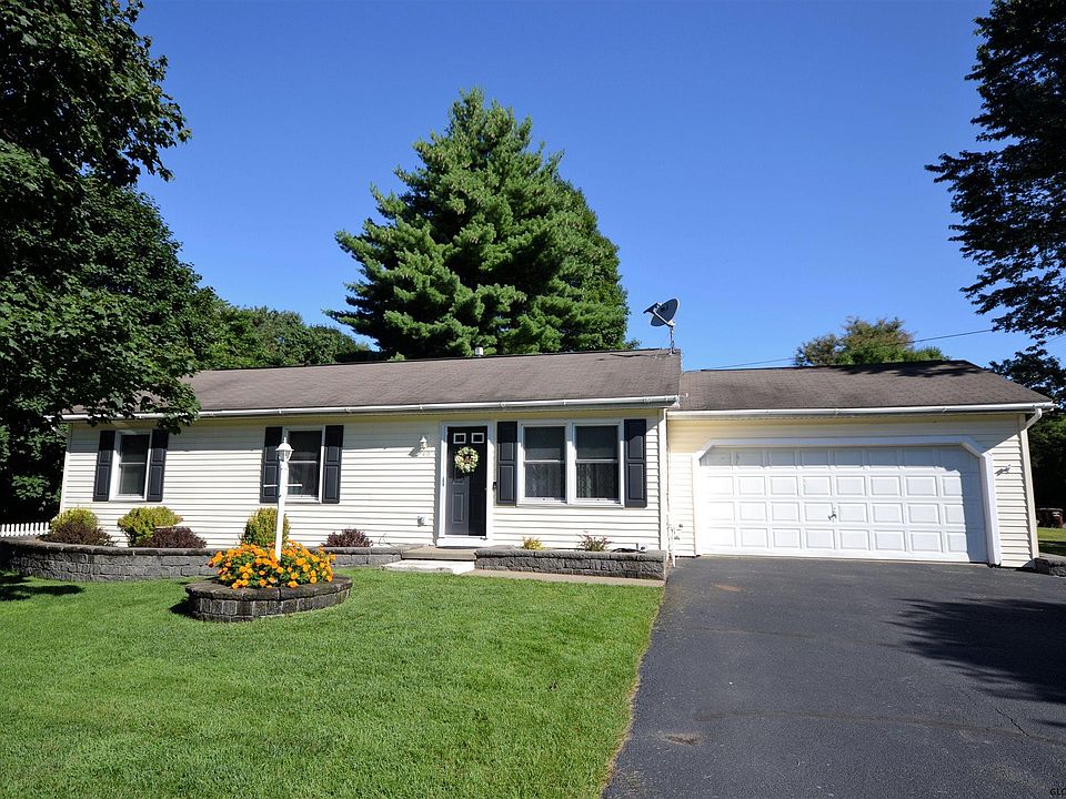 1st image of 40 Arbutus Dr