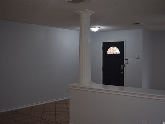 4th image of 8026 CHESTNUT MANOR DR