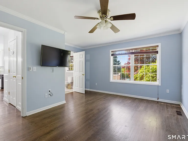 305 Sylvan St — Photo 11