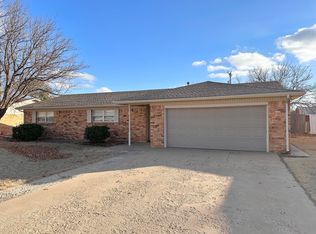 721 W Oak St, Dimmitt, TX 79027
