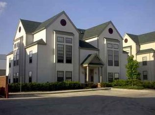 2320 W John St APT B, Champaign, IL 61821