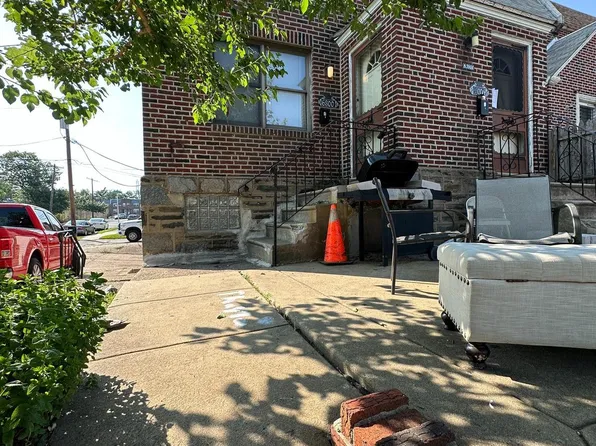 6300 Langdon St, Philadelphia, PA 19111