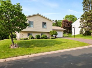 586 Kent Ln, Shoreview, MN 55126