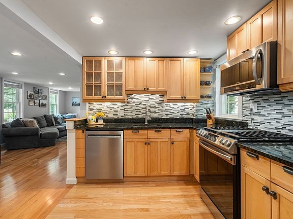 5th image of 28 Beechwood Ave