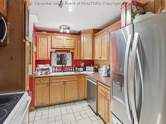 5th image of 123 Round Knob Rd
