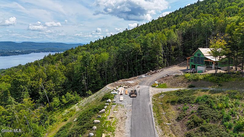 4th image of 188 Watershed Drive