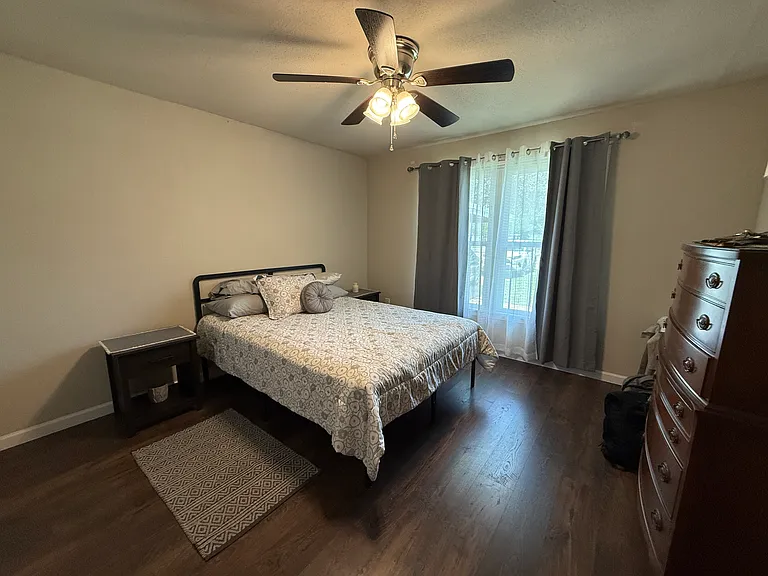 1750 N Graham St — Photo 11