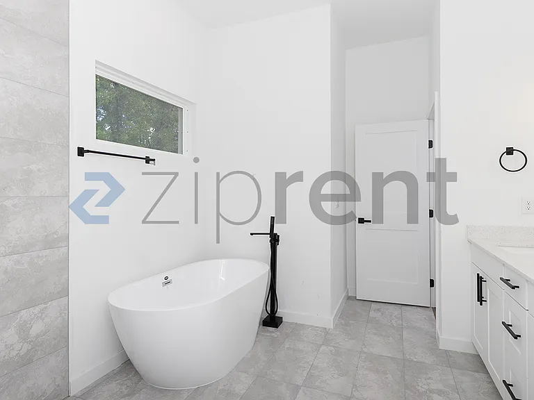 2541 W Diane Ln — Photo 8