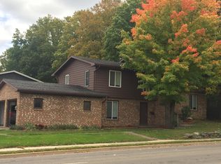 698 N Hagadorn Rd, East Lansing, MI 48823