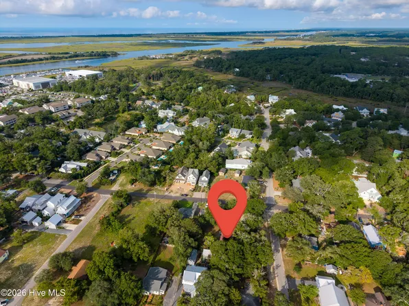 415 W Owens Street, Southport, NC 28461